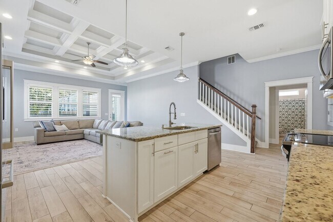 Building Photo - Stunning 4 Bedroom Home with Solar Energy & Private Pool!