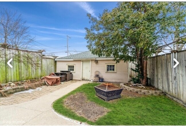 Building Photo - 313 S Maple Ave