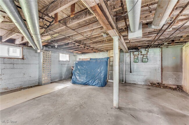 Building Photo - 11508 Headley Ave