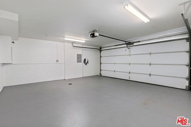 Building Photo - 614 Westmount Dr