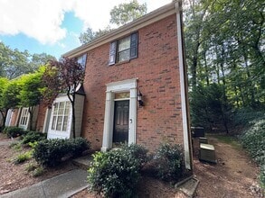 Building Photo - Nice Brick 2/2.5 Townhome in Atlanta- $2,750