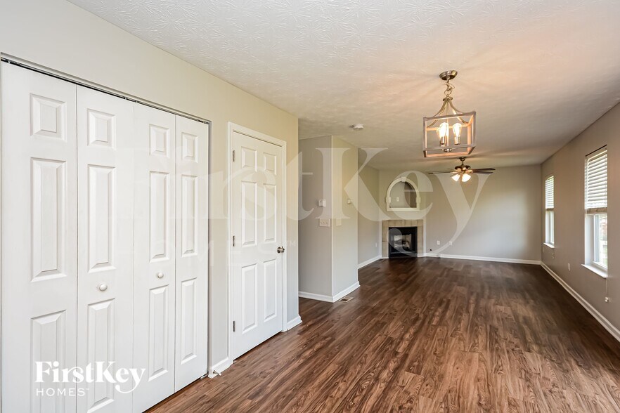 Building Photo - 1106 Linford Cir