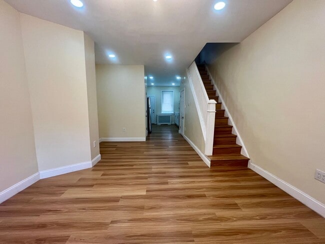 Building Photo - Newly Renovated 3-Bed Townhome in West Passyunk! Available NOW!