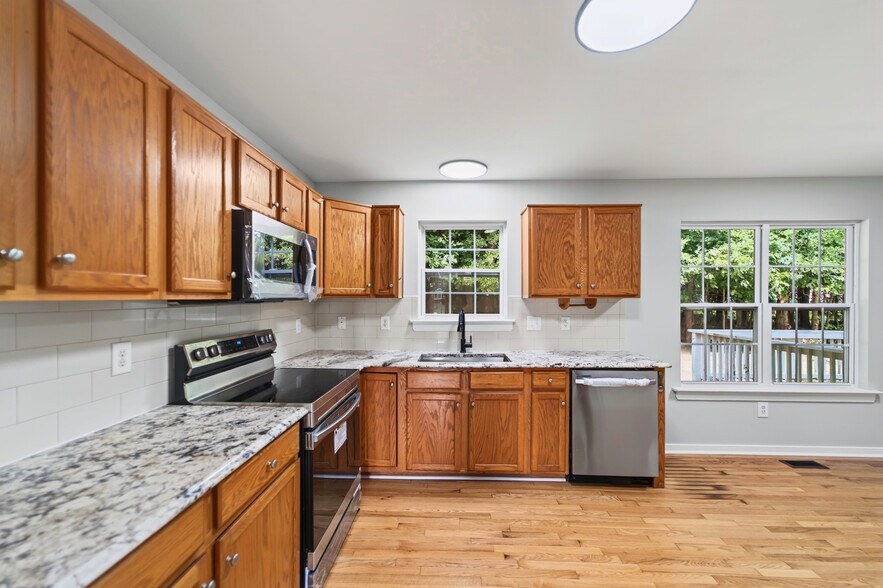 Building Photo - 5806 Garden Ridge Rd