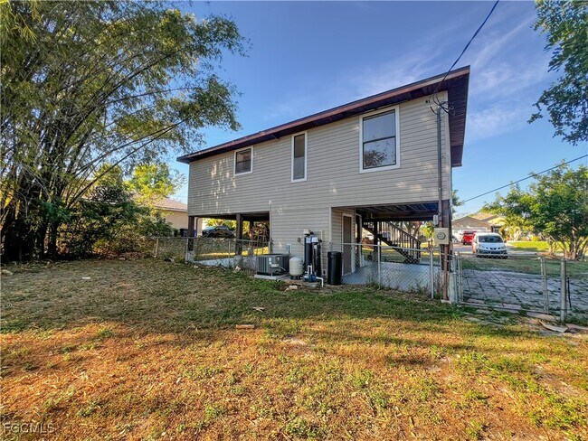 Building Photo - 8350 Wren Rd