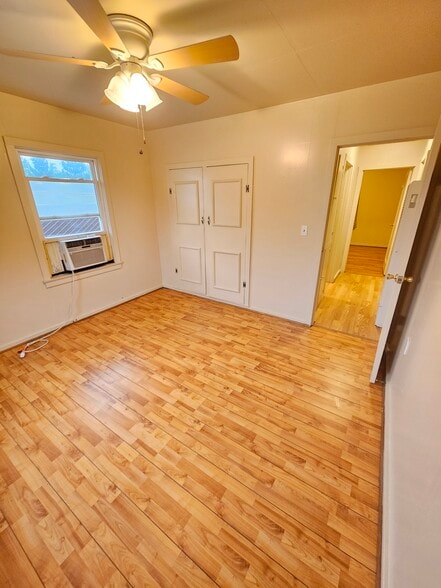 Building Photo - 513 5th St