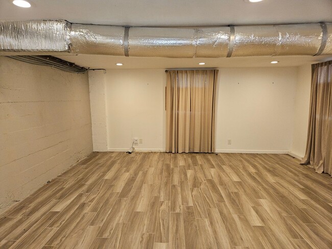 Building Photo - Stunning 1 Bed 1.5 Bath Naglee Park Home W...