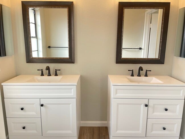 Building Photo - Beautiful Encinitas View Home