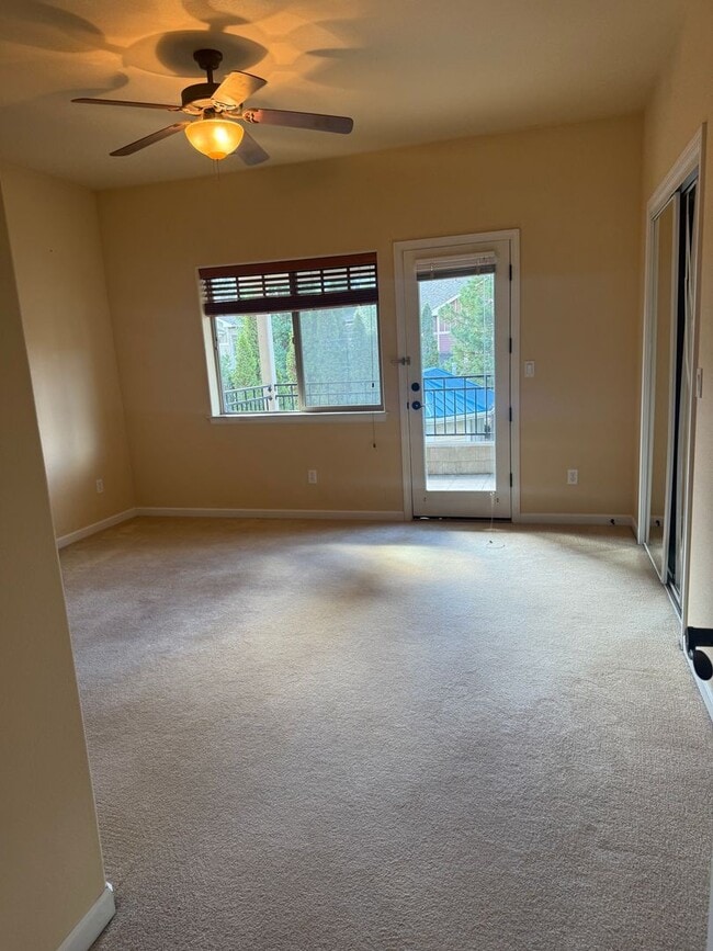 Building Photo - 2BED 2.5 BATH - TOWNHOME IN A QUIET NEIGHBORHOOD