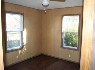 Building Photo - Super Clean 2 bedroom - 1 bathroom Bungalow