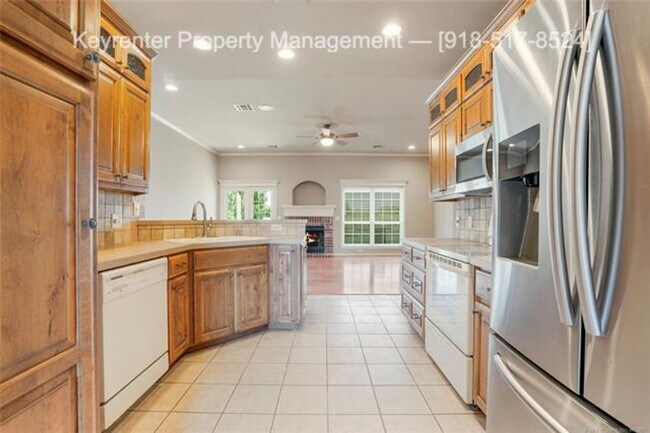 Building Photo - 3 Bed | 2 Bath | Jenks