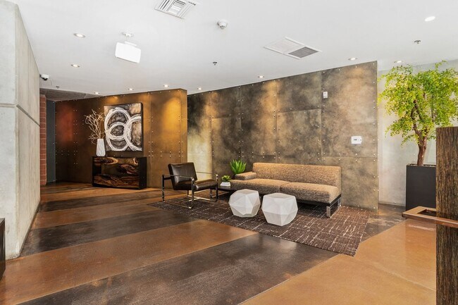 Building Photo - Modern Chic 2 bedroom at M2i