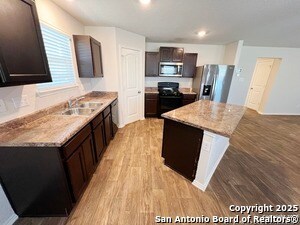 Building Photo - 11919 Hondo Crk