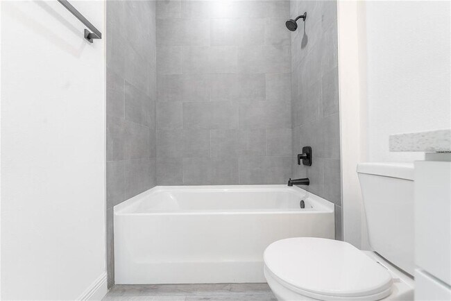 Building Photo - 9521 N Old Mill Way