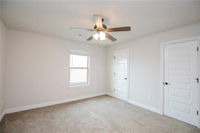 Building Photo - 337 Ryder St