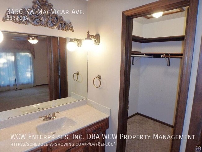 Building Photo - 3450 SW Macvicar Ave