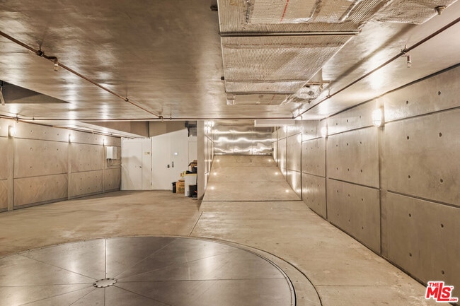 Building Photo - 1267 Palisades Beach Rd