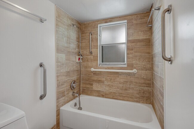 Building Photo - 3595 Birdie Dr