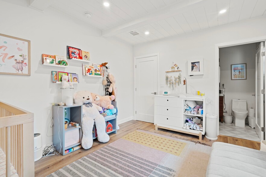 2nd bed - 11038 Blix St