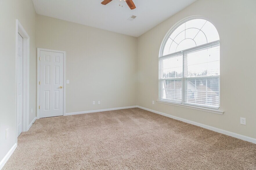 Building Photo - 4465 Winton Dr