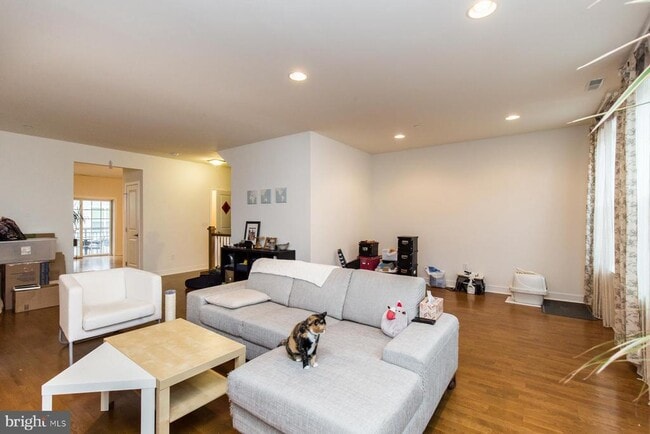 Building Photo - 207 Brinley Ct