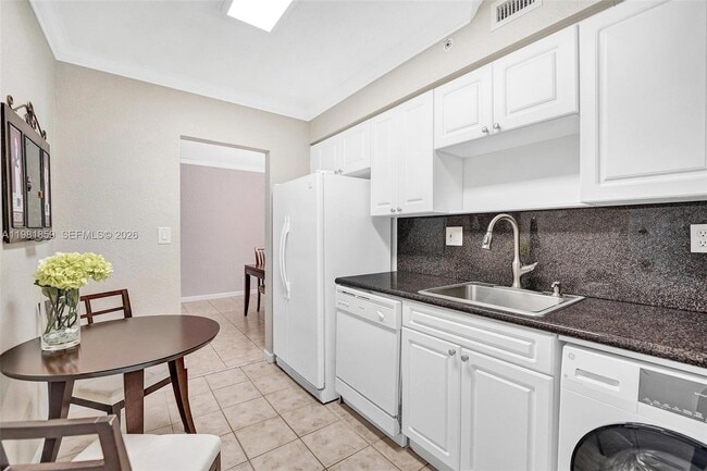 Building Photo - 2501 S Ocean Dr