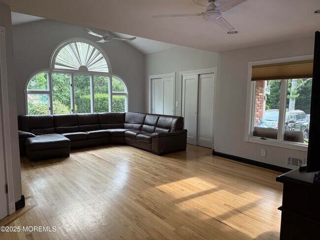 Building Photo - 241 Cliftwood Rd