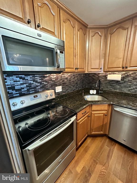 Building Photo - 7943 Timarand Ct