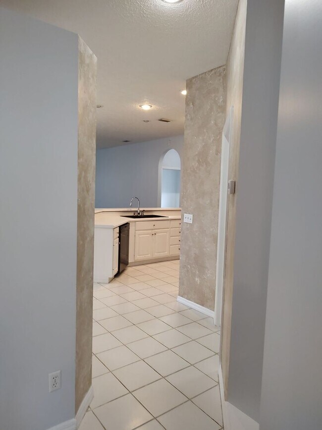 Building Photo - Beautiful Home w/Inground Pool in Peaceful Lynn Haven! *Pool Service Included!* *1/2 OFF 1st Mont...