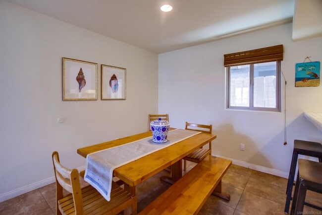 Building Photo - 803 El Carmel Pl