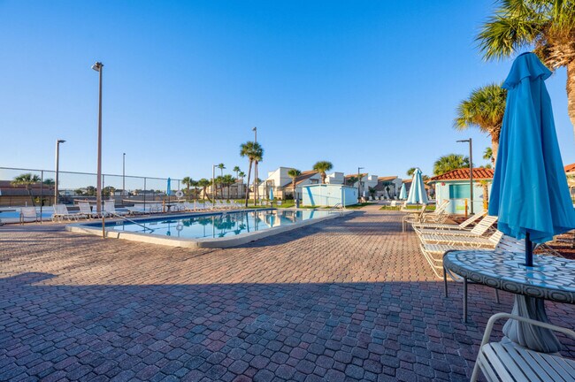 Building Photo - 17462 Front Beach Rd