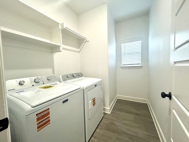 Building Photo - Centerton Home Available NOW! 4 bed, 2 full bath no carpet home. LARGE fenced backyard