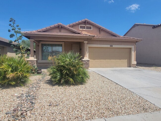 Building Photo - beautiful home 3b 2 bath home with den