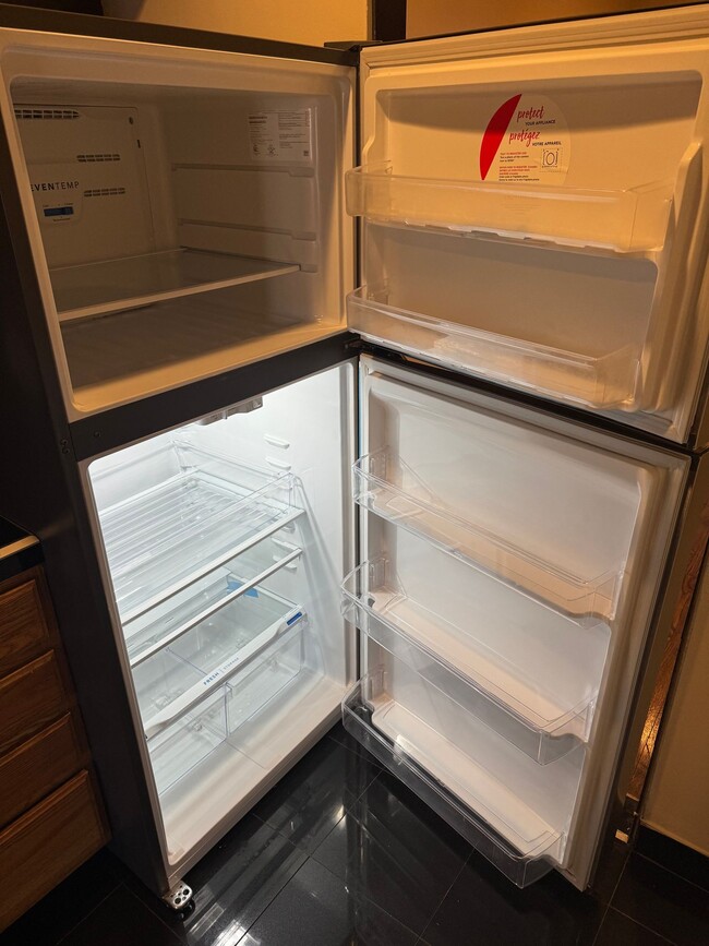 Building Photo - Move in Special! 2 Bed 1 Bath SE, DC