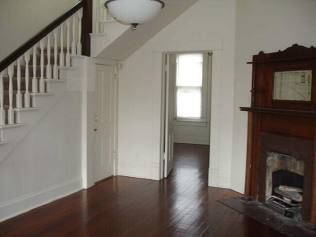 Building Photo - 315 W 21st St