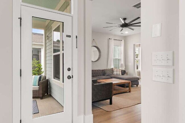 Building Photo - 115 Winding Branch Dr