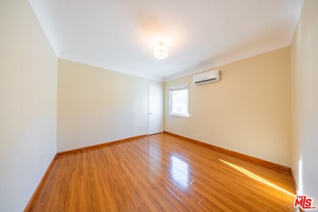 Building Photo - 2551 S Bentley Ave