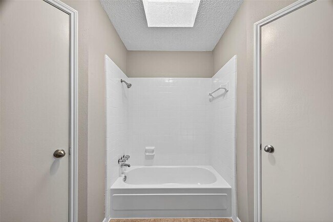 Building Photo - 16019 Parksley Dr