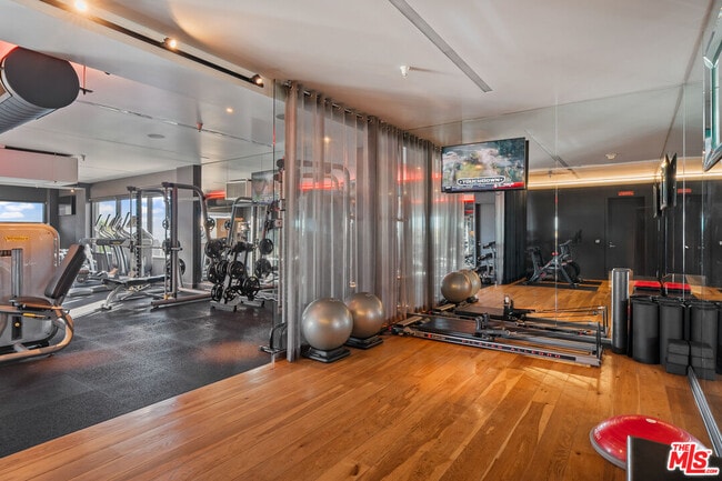 Building Photo - 6250 Hollywood Blvd