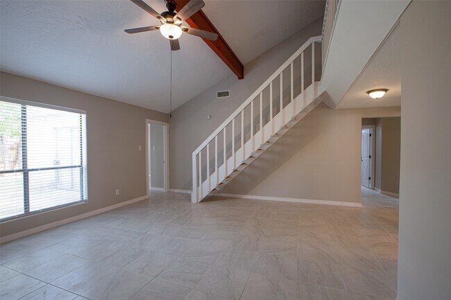 Building Photo - 16042 Bear Hill Dr