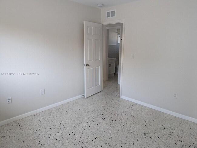 Building Photo - 3556 SW 13th Terrace