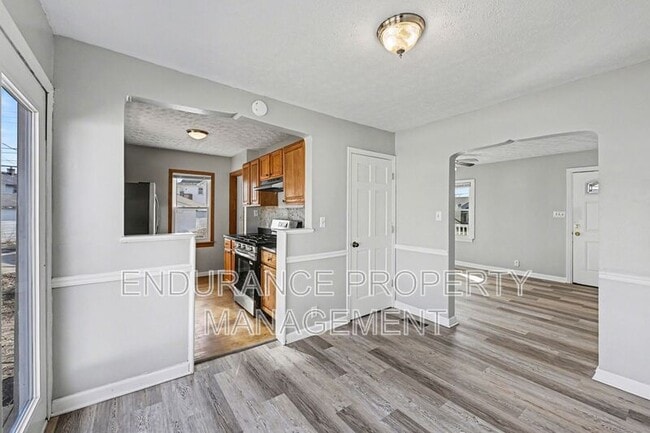 Building Photo - 2710 Hazel Ave