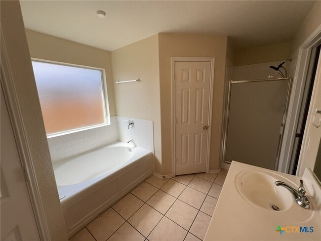 Building Photo - 5302 Jitterbug Ct