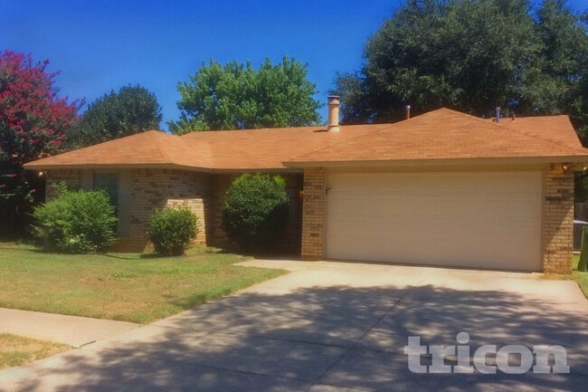 Building Photo - 6905 Forestview Dr
