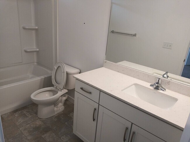 Building Photo - STUNNING 3 bed 2.5 bath Pet Friendly town ...