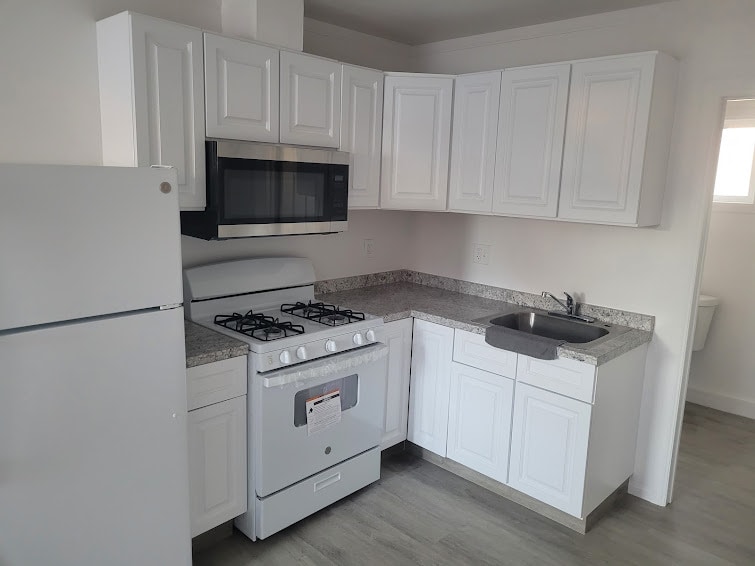 Building Photo - 45431 Corkwood Ave