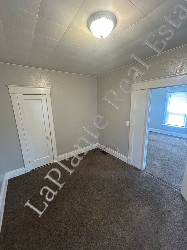 Building Photo - Comfortable Single-Family Home for Rent
