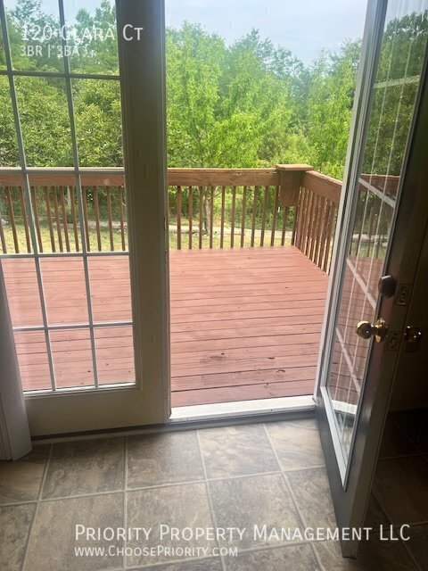 Building Photo - 120 Clara Ct