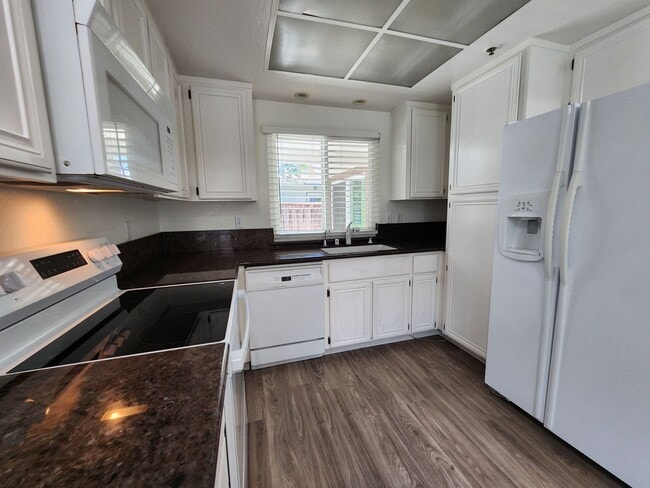 Building Photo - Redwood city townhouse
