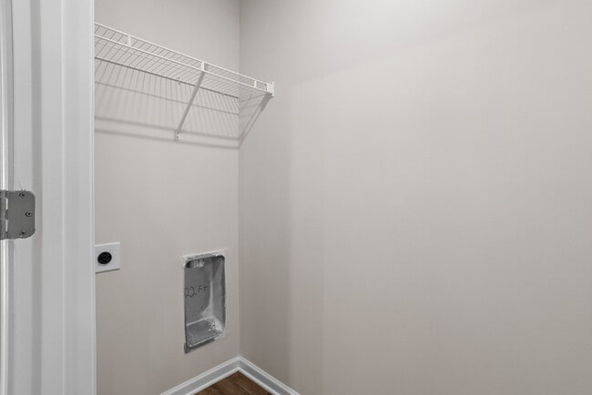 Building Photo - 3 bd 2.5 Ba Townhouse